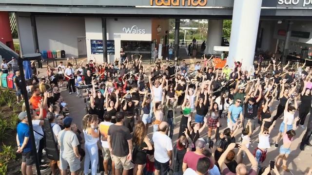 School of Rock & Roda Rico - We Will Rock You смотреть онлайн