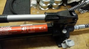 Гидравлический цилиндр на 4 тонны.