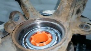 TOYOTA CARIB замена передних ступичных подшипников и пыльника трипоида.