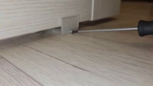 Нижняя направляющая, межкомнатной раздвижной двери.