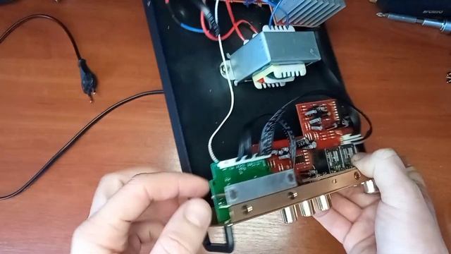 Усилитель звука UKC SN-802BT. Что внутри? смотреть онлайн