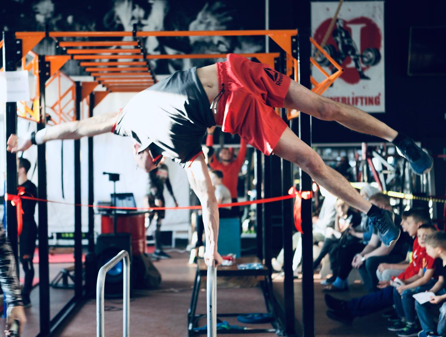 Спортивная 23 москва. Моя первая тренировка. Первый элемент соревнования. Гимнастка на телеканале Россия 2.