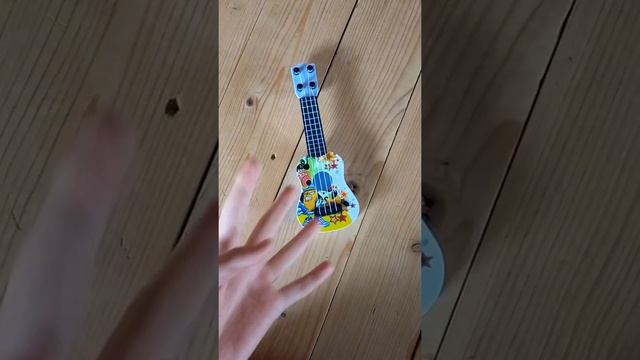 как ИГРАТЬ НА укулеле | что нужно , чтобы играть на укулеле | Лайфхак смотреть онлайн