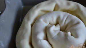 Слоеный пирог с сыром