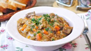 🍲 Детский гуляш из говядины - рецепт мягкого мяса с ароматной подливой, как в детском саду!