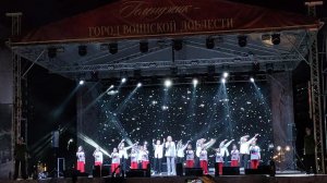 "Ты держись, боец!" исп. Юлия Ветрова и Образцовая студия эстрадного вокала "Зефир" г. Геленджик