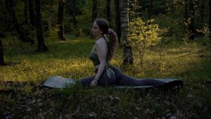 Йога в райском лесу