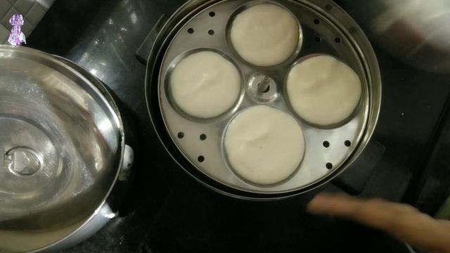 idli recipe || how to make perfect idli for begginers || coconut chutney || idli chutney #zafreenk7 смотреть онлайн