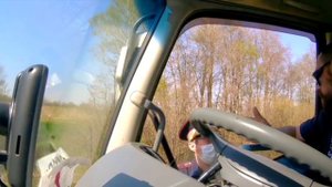 МЕНТовской беспредел Сотрудник ДПС решает вопросы по-мужски (Дальнобойщик)