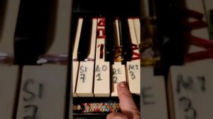 ?Я играю на гармошке Песня крокодила Гены как играть на пианино ноты Подробный разбор для насинающи