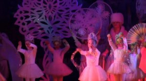 Очень красивый снежный танец. Танец снежинок. Новогодняя сказка