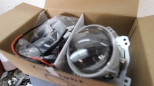 Установка линз Dixel в фары Nissan X-Trail T31 SUV 2007-2014 года в центре ГулливерАвто