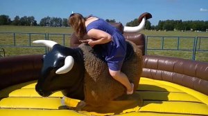 "Бык Родео" аттракцион