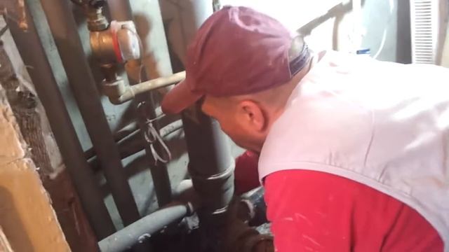 как заделать нишу где идут стояки водоснабжения. смотреть онлайн