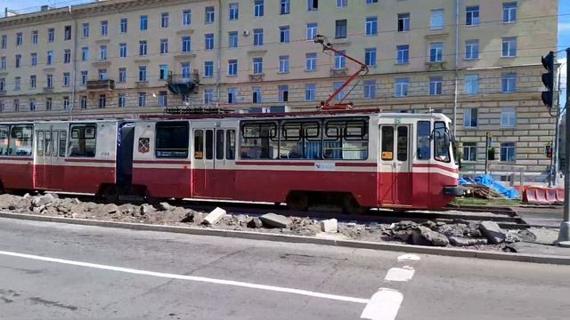 Трамвай следующий по маршруту 36 в Санкт-Петербурге смотреть онлайн
