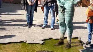 Скульптура "Писающие мальчики" в Праге. Апрель 2018