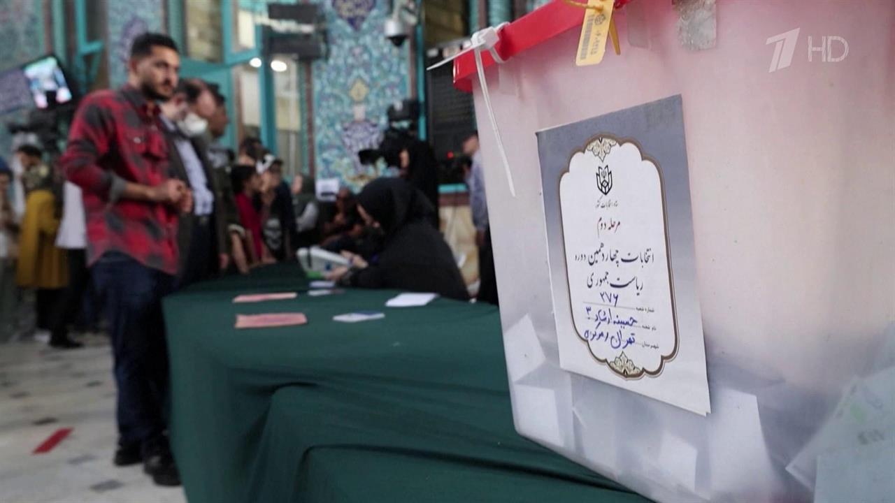 В Иране продлили работу избирательных участков для голосования на президентских выборах
