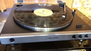 Mâm than Audio-Technica AT-LP60XUSB