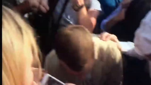 Жириновский пугает толпу демонстрантов смотреть онлайн