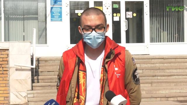 Студенты-добровольцы помогают пенсионерам, которые сейчас вынуждены соблюдать режим самоизоляции смотреть онлайн