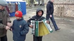 Цыганята поют, просто супер.