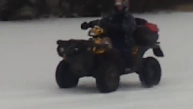 Глубокое Вика едет на Polaris sportsman смотреть онлайн