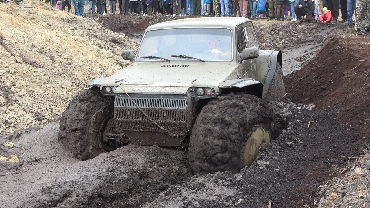 Bigfoot 4x4 Original на гусеницах