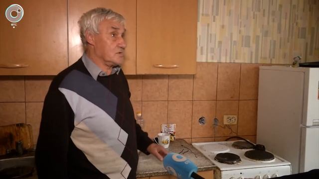 В Академгородке коммунальщики оставили жильцов многоквартирника с разобранной кровлей