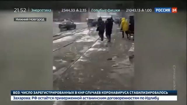 Прогулка с полуголой девушкой на цепи по ТЦ