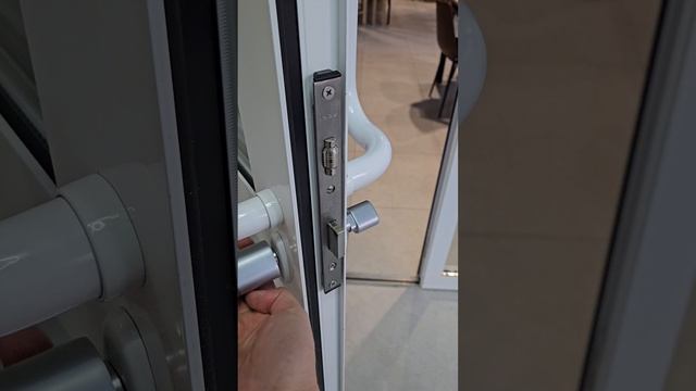 Смарт замок в офисе Компании Умная электроника