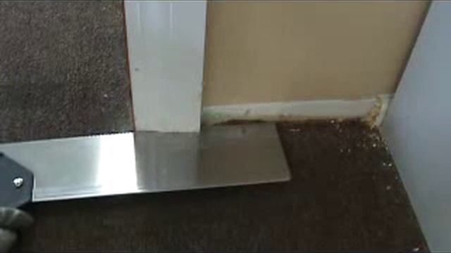 Installing a hardwood laminate floor: how to undercut a door casing смотреть онлайн