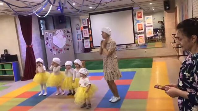 Младшая группа "Мы капусту порубили" песня смотреть онлайн