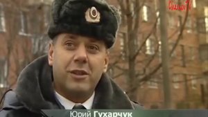 Питбуль нападает на людей, полиция стреляет в собаку.