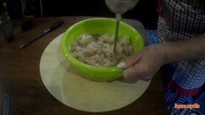 Горячие пирожки с куриным паштетом и картошкой