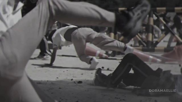 Школьники вынуждены бороться с неизвестными существами | Обязанности после школы | Duty After Schoo смотреть онлайн