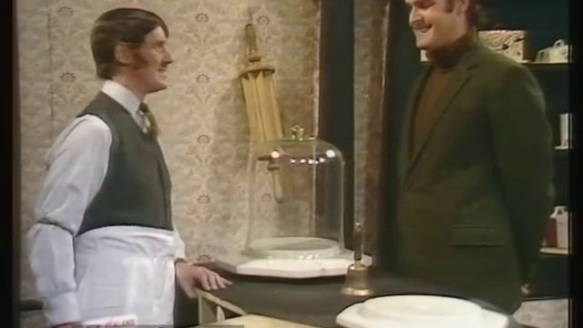 Monty Python - The cheese store sketch смотреть онлайн