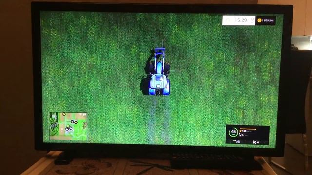 Tracteur sur le toit du shop vue aérrienne смотреть онлайн