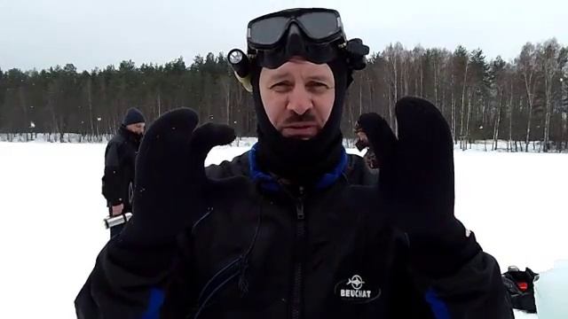 Заправляем маску под шлем гидрокостюма смотреть онлайн