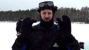 Заправляем маску под шлем гидрокостюма