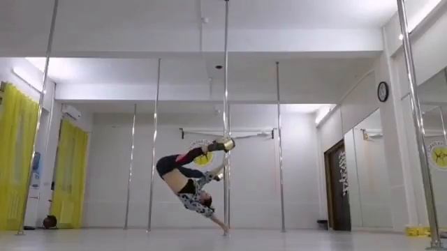 PoleExotic Небольшая зарисовка к будующей связки. Тренрер Светлана Казаченко. Студия Zhukova Dance