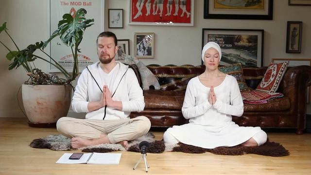 ДЫХАНИЕ 4/4 ДЛЯ ЭНЕРГИИ. Кундалини йога с Натали и Романом. Короткие медитации на каждый день