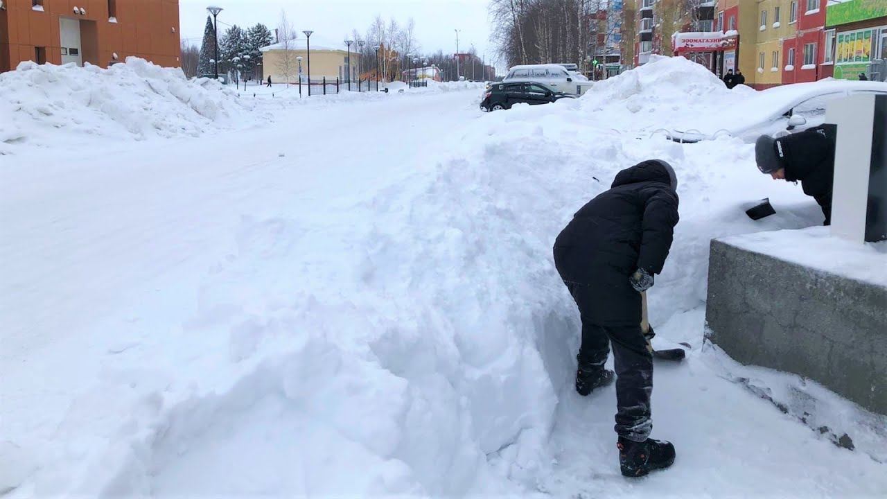 Город заваленный снегом. Завалило снегом. Сугробы в городе. Краснодар завалило снегом. Кучка снега.