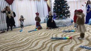 Бабка ёжка выгляни в окошко / Ангелина танцует танец бабок ёжек