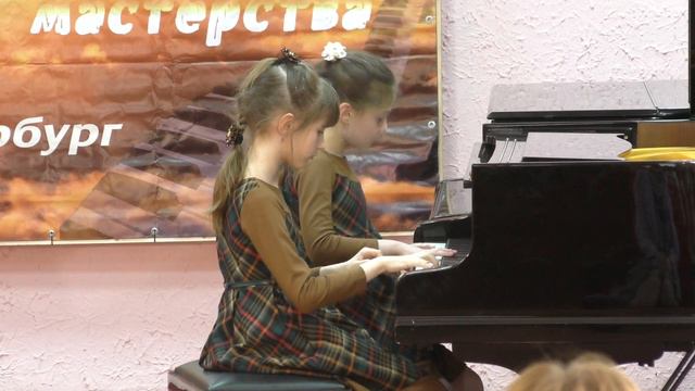 Лаптева Татьяна и Истомина Александра. Обр.Жульевой "Песенка львёнка и черепахи" смотреть онлайн