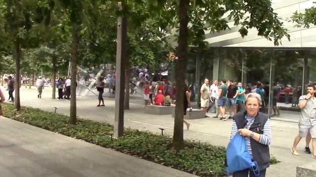 Мемориал на месте второй башни близнеца США смотреть онлайн