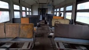 Списанный электропоезд ЭР2К-1109 и вагоны ЭР2 в старом окрасе Ярославского направления.