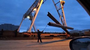 Погрузка стальных круглых труб различных диаметров со склада Трубпром в Москве