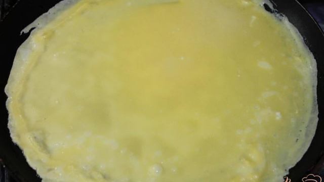 Блины из абрикосом и яблоком в шоколадном соусе