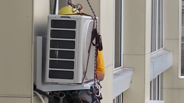 Установка наружного блока кондиционера на траверсы