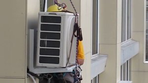 Установка наружного блока кондиционера на траверсы